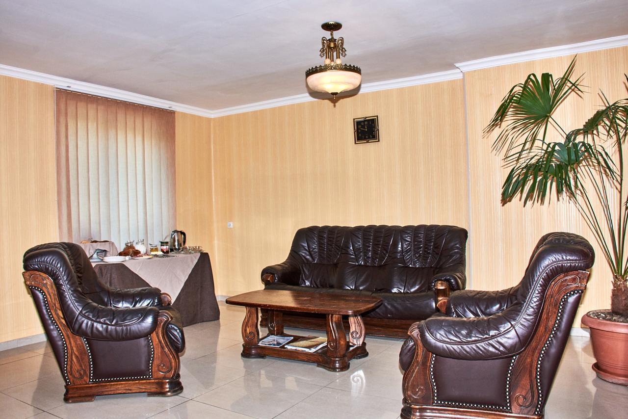 Hotel Georgia Gori Extérieur photo
